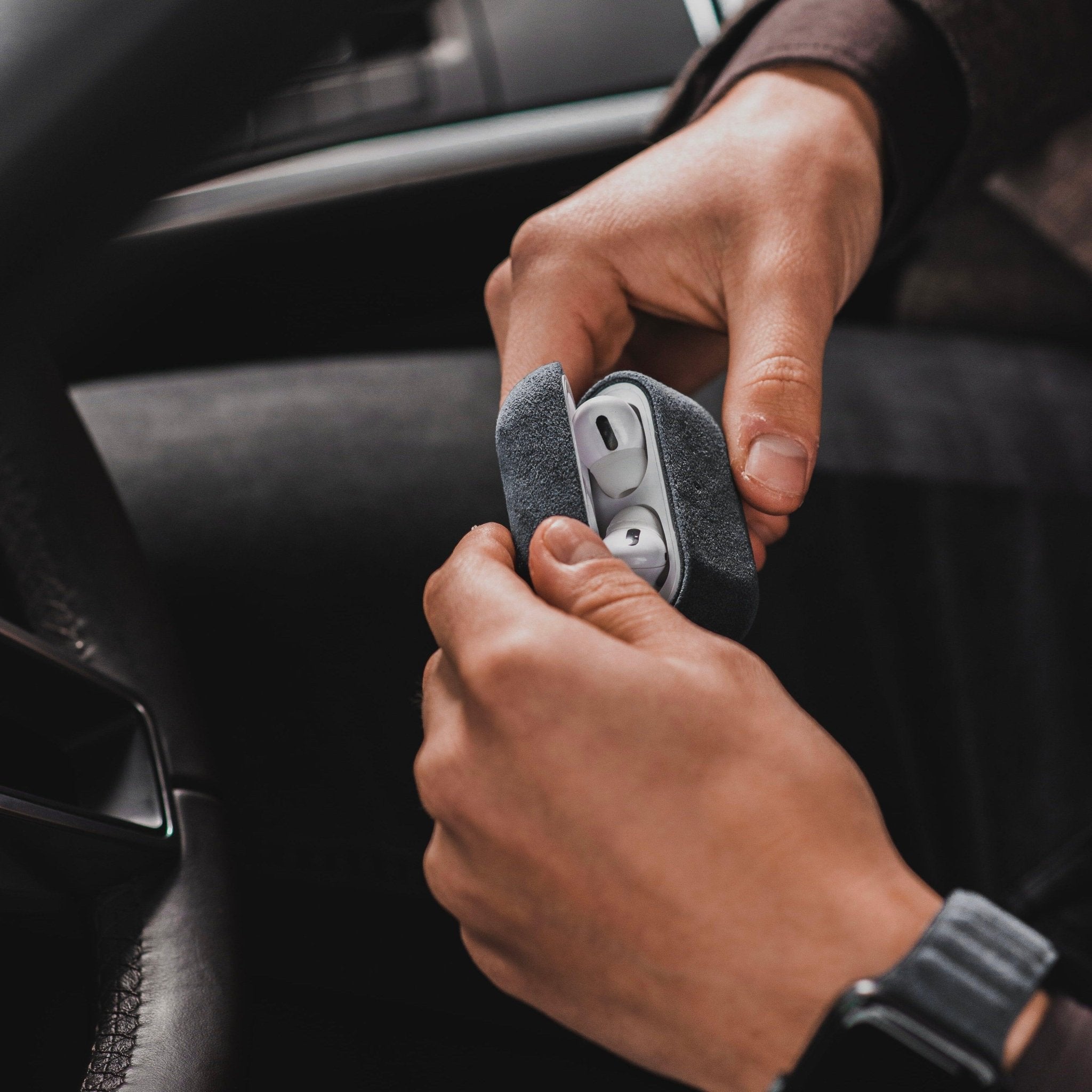 AirPods 1/2 Gen Alcantara Case - Space Grey - Alcanside